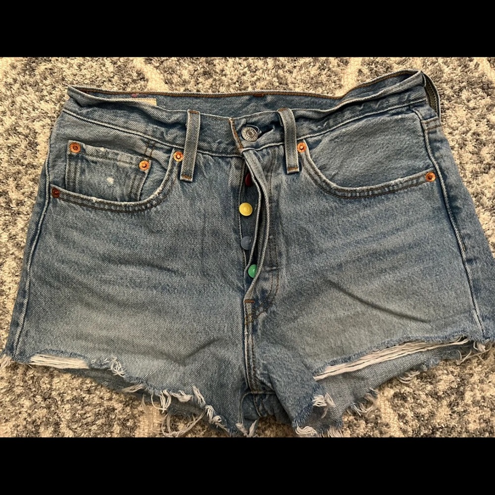 Women’s Levi 501 shorts size 26